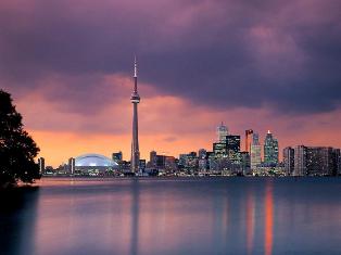 Toronto skyline: Image from Pixdaus by farhad